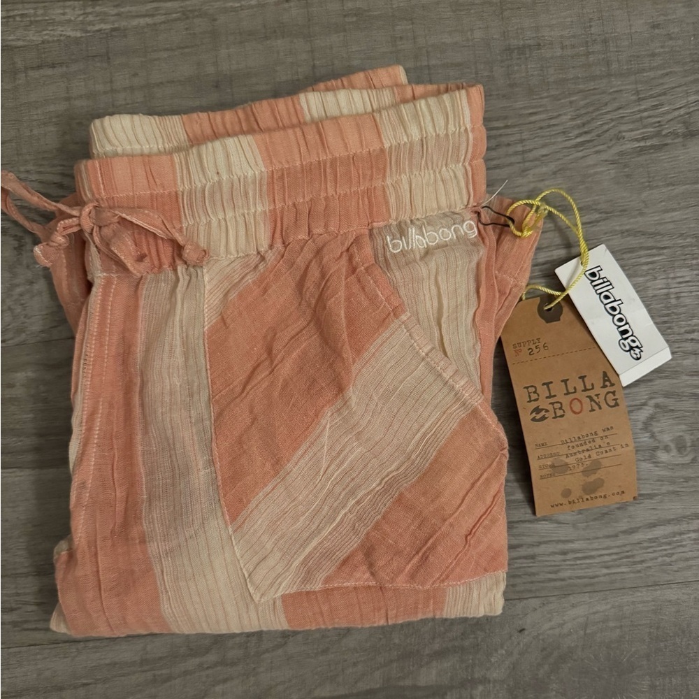 NWT Billabong Coral and Beige Striped 90’s Beach Pants Size M